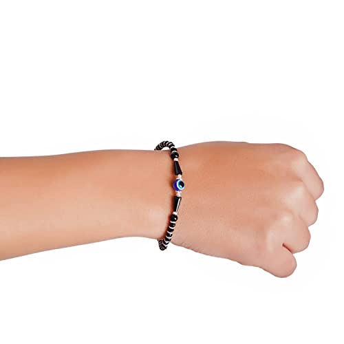 This 92.5 Sterling Silver Evil Eye Bracelet for men and women features a stylish, adjustable Nazariya Ankh wala design. Made from pure Chandi (silver), this handcrafted bracelet is believed to offer protection from the evil eye (Buri Nazar) and serves as a traditional Najar Battu. The elegant silver bracelet is perfect for daily wear and is ideal for anyone seeking both fashion and spiritual safeguarding from negative energies.