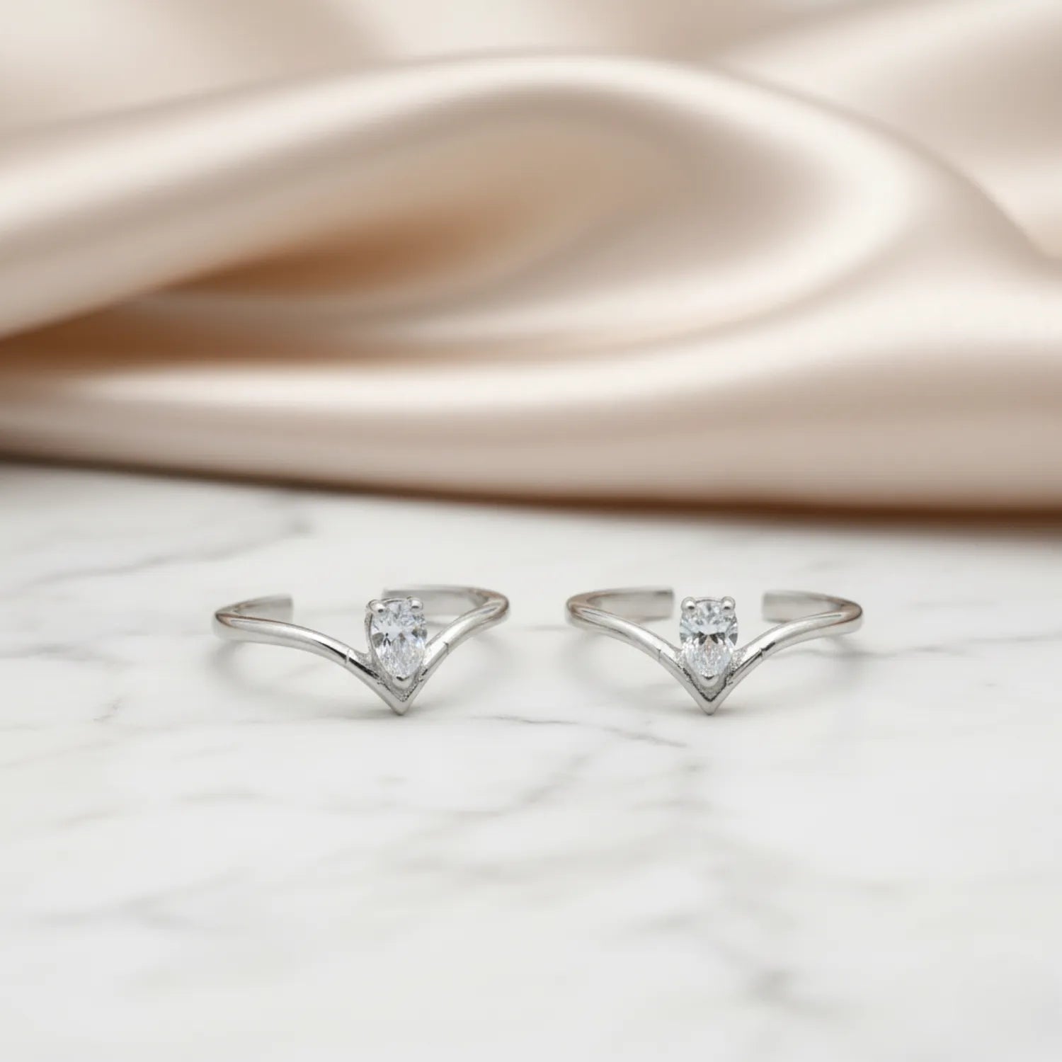 Edgy Spark Open Silver Toe Ring