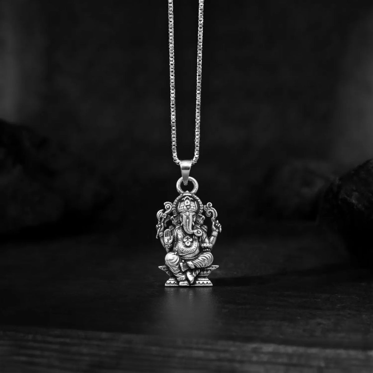 MEN'S LOCKETS