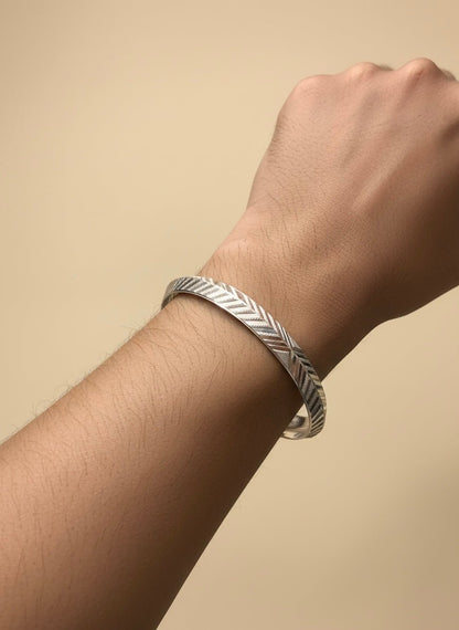 Sterling Silver Prism Cut Menƒ??s Kada ( 21 grams )