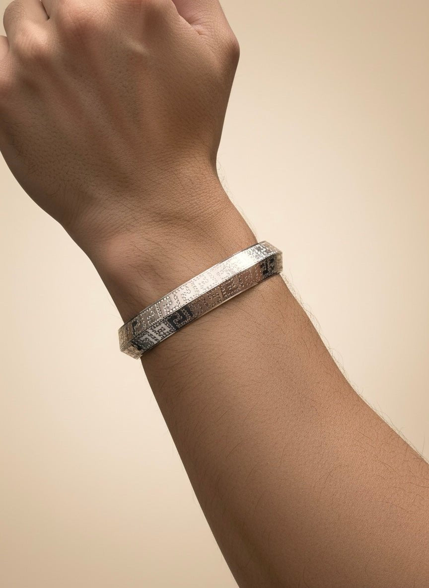 Sterling Silver Amulet Menƒ??s Kada ( 30 grams )