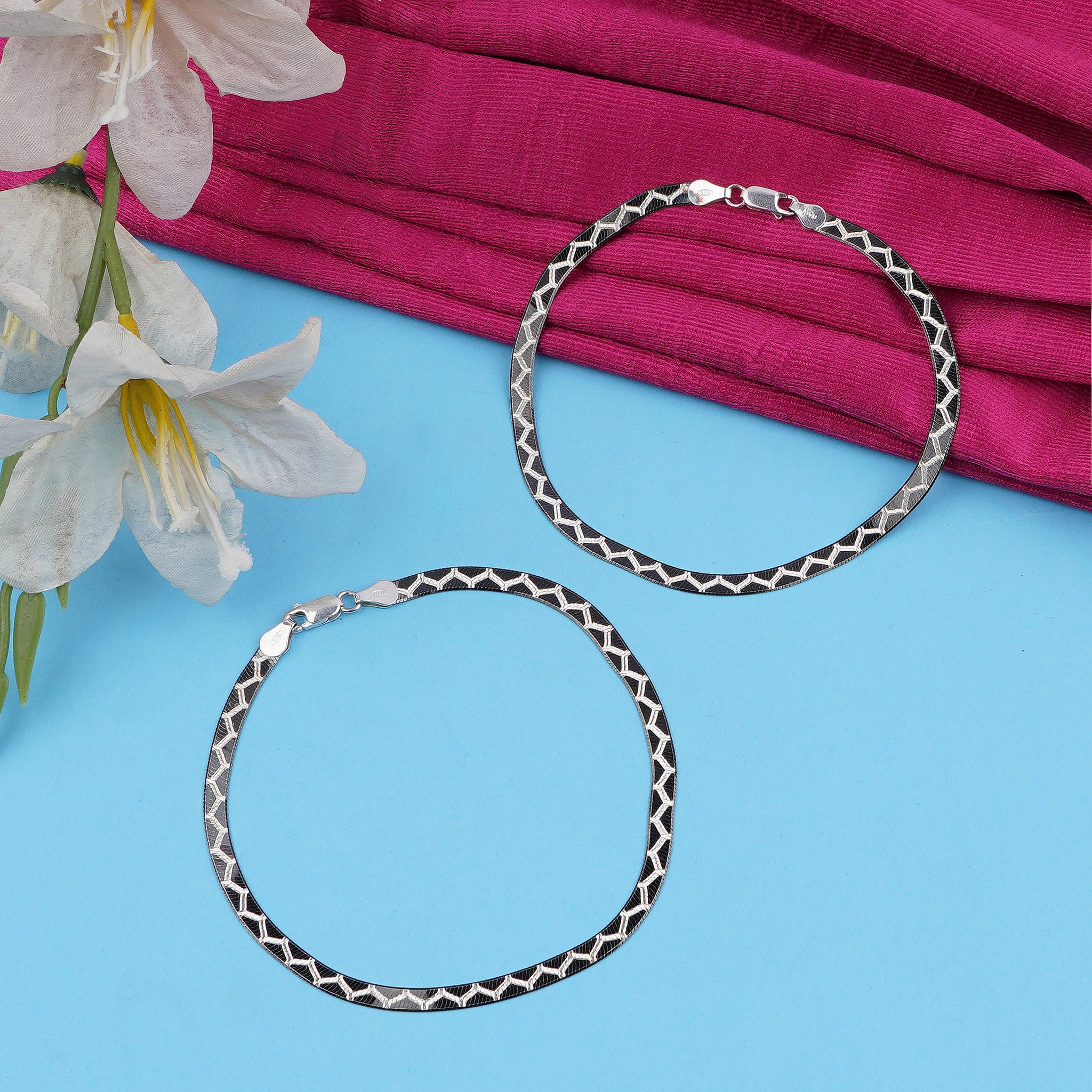 Sleek Midnight Silver Italian Anklet (1 Pair)