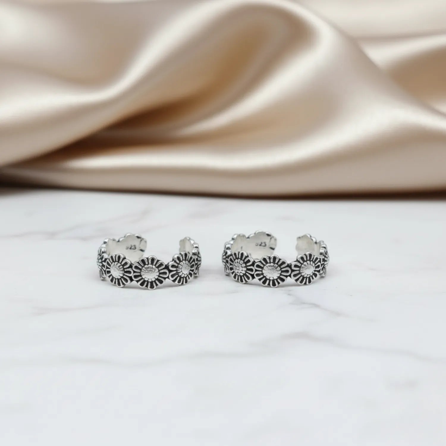 Blooming Daisy Design Silver ANTIQUE TOE-RING