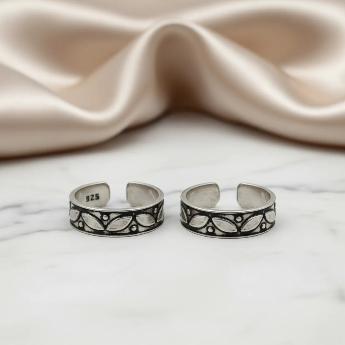 Wavy Cut Line Silver ANTIQUE TOE-RING – Adjustable
