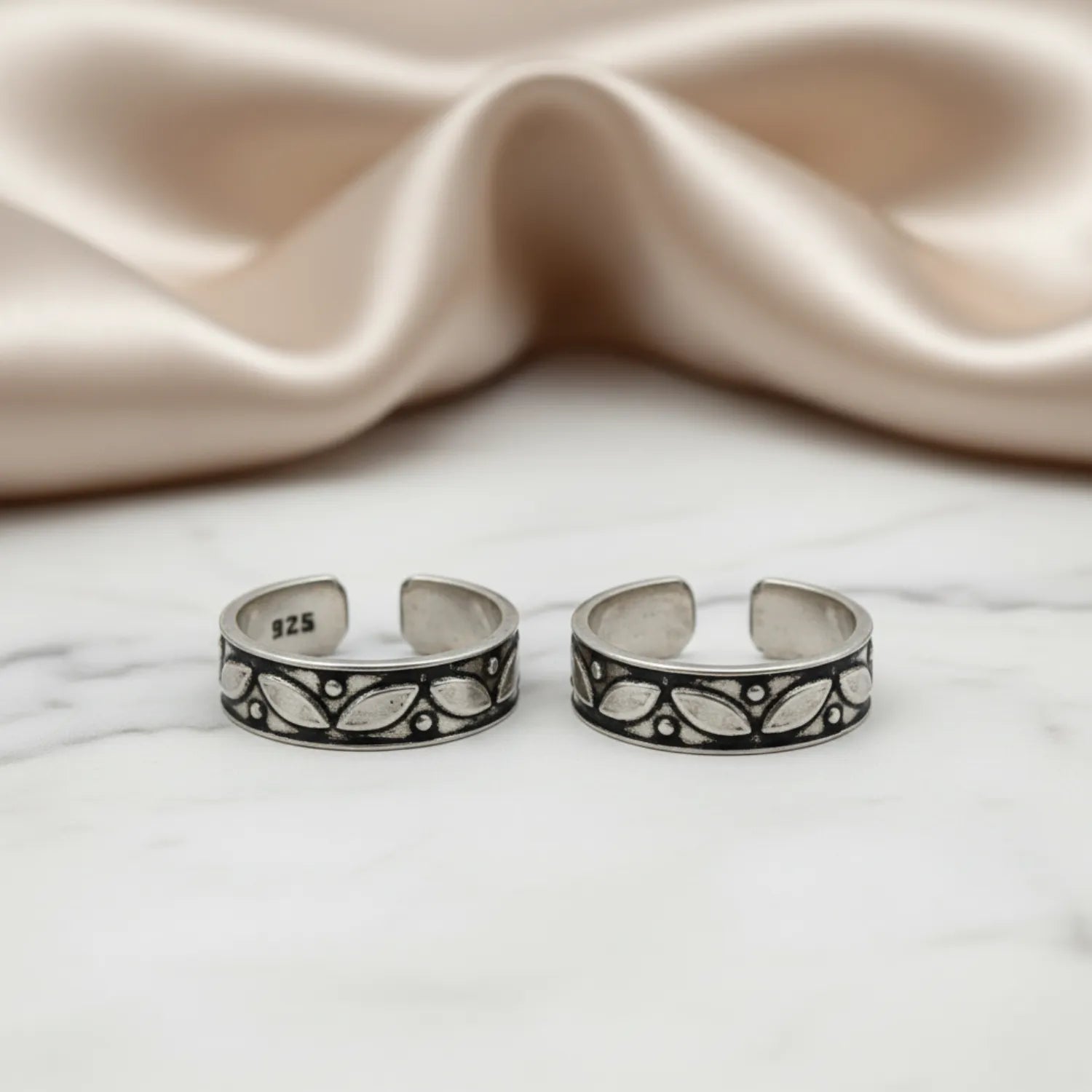 Wavy Cut Line Silver ANTIQUE TOE-RING – Adjustable