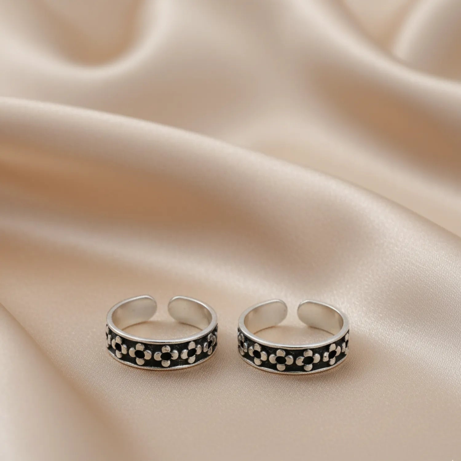 Chequered Border Oxidised Silver ANTIQUE TOE-RING