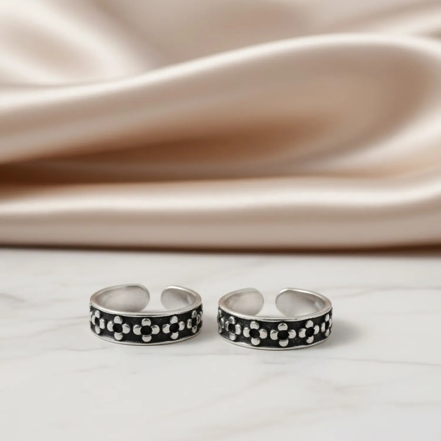Chequered Border Oxidised Silver ANTIQUE TOE-RING