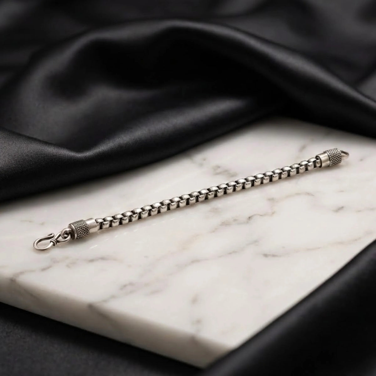 Hulasi Men's Sterling Silver Oxidized Round Box Chain Bracelet 22cm